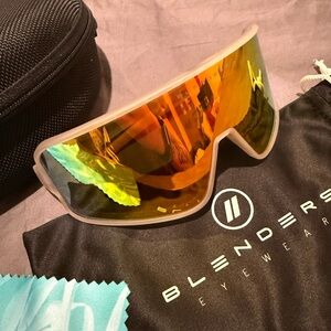 Blenders Eyewear Men’s Shield Sunglasses w/case